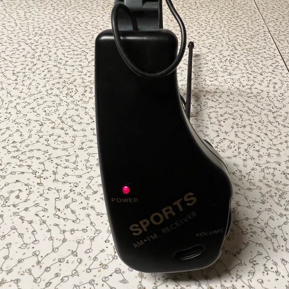 Sports Receiver Headphones - Picture 4 of 10